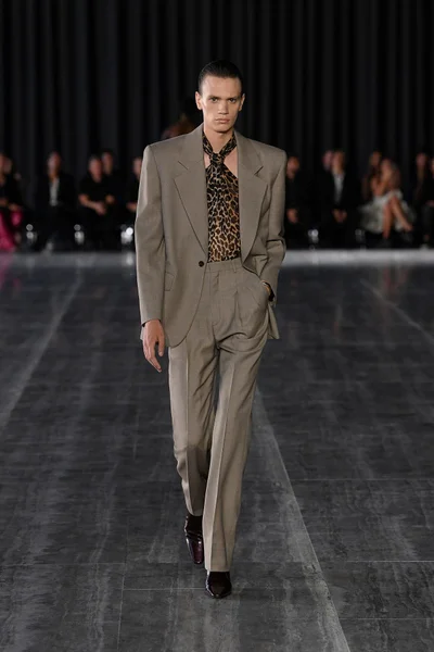 Look 27